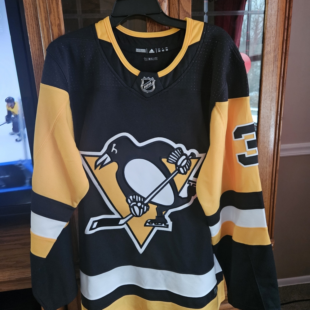 Autographed Olli Maatta Penguins Jersey NWT